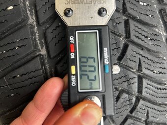 Zimní pneumatiky  Goodyear 255/45R19 - 7