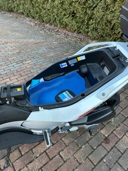 Aprilia SR 300max - 7