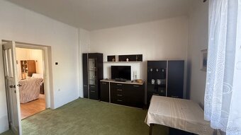 Menší rodinný dům se zahradou v širším centru Hradce Králové - 7