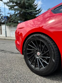 Ford Mustang - 7