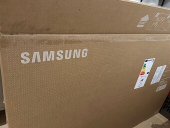 50" Samsung UE50AU8072 - 7