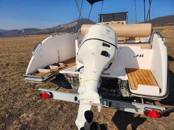 Lod Knort 6.2m, bimini, sprcha, ležení, motor V4 90hp, vlek - 7