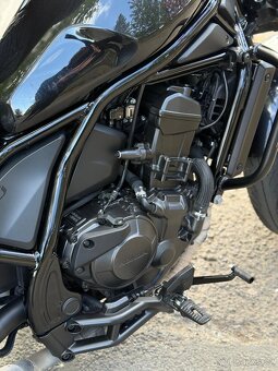 Honda Rebel 1100 (2023, manuál) – záruka, top stav, doplňky - 7