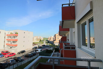 Pronájem bytu 1+kk 30 m2 + balkon 4 m2, ulice Sicherova, Pra - 7