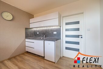 Pronájem zařízeného bytu 1+kk s lodžií, os.vl., 31,75 m2, Mo - 7