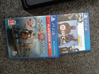 PS4 Slim 1TB, originál ovladač + hry / PlayStation 4 - 7