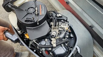 Prodám nafukovací člun TAUER pro 4 osoby + motor SAIL 3,7 kW - 7