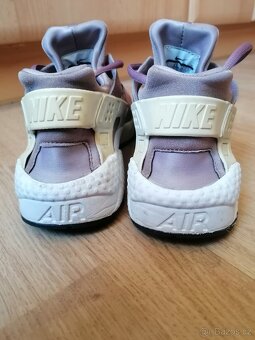 Botasky NIKE AIR Huarache v. 39 - 7