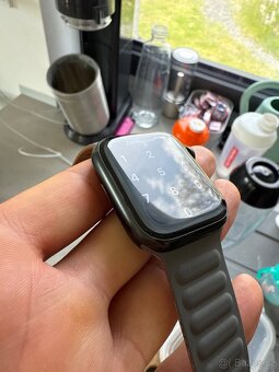 Prodám Apple Watch Series 7 45mm celular - 7