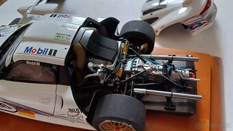 AutoArt 1/18 Porsche GT1 Le Mans 1997 - 7