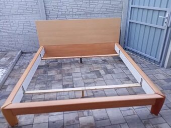 Prodám manželskou postel 180cm x 200cm - 7