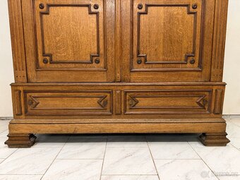 Starožitná šatní skříň - 7