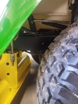 Zahradní traktůrek John Deere - 7