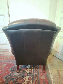 ČERVENO - HNĚDÉ KŘESLO KOŽENÉ KŘESLO VE STYLU CHESTERFIELD - 7