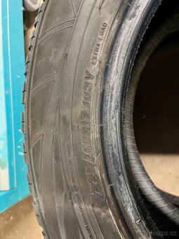 2ks. 225/60 R17 103V SUV - zimní pneu - vzorek 9mm. - 7