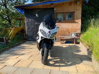 Aprilia SR MAX 300 - 7