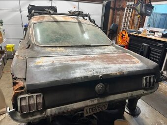 Ford Mustang Fastback - 7