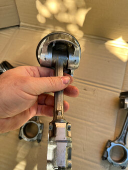 Písty+ojnice EVO 7 - 7