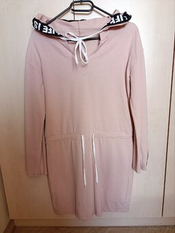 Světle růžové bavlněné šaty s kapucí /dlouhá mikina - 7