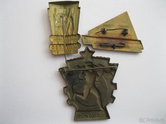 3 x odznaky - 30 tá - 40tá léta - 7