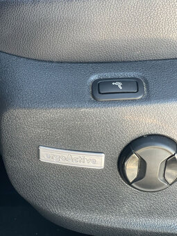 VOLKSWAGEN GOLF 1.6TDi VÝBAVA - 7