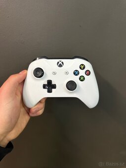 Xbox One S konzole s ovladačem - 7
