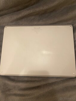 ModelSurface Laptop - 7