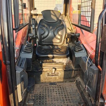 smykem řízený kolový nakladač Locust 1004 - 7