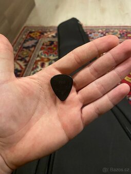 Kytara, obal, náhradní struny a trsátko - 7