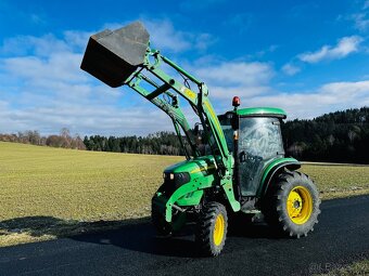 Komunální traktor JOHN DEERE 4720 - 7