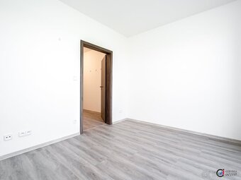 Pronájem bytu 2+kk s balkónem a parkovacím stáním, Dašice - 7