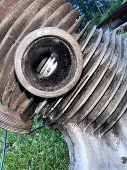 Motor Jawa Pérák 250 - 7
