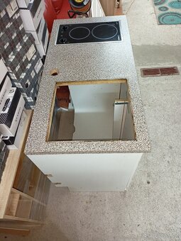 Prodám menší kuchynskou linku s dlouplotýnkovým vařičem a di - 7