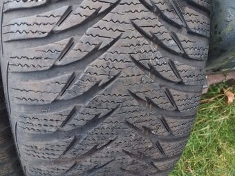 Goodyear Ultragrip 8 205/55/16 - 7