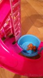 Barbie a psí skluzavka s kolotočem - 7