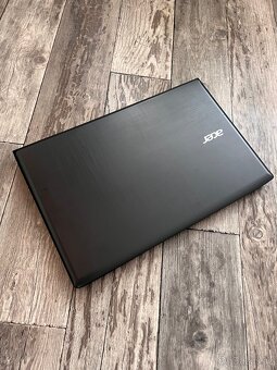 Acer Aspire E17 E5-774 - Core i3-6006u 8GB DDR4 - 256 SSD - 7