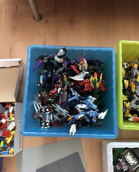 LEGO sbírka – 7 krabic + 2 malé, cca 6 kg - 7