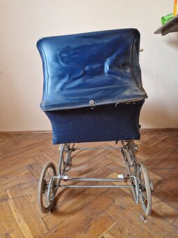 Starý retro kočárek - 7