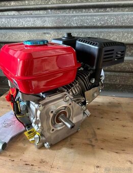 4taktní benzínový motor o výkonu 7,5 HP - 7