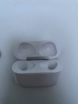 airpods 4 s potlačením zvuku - 7
