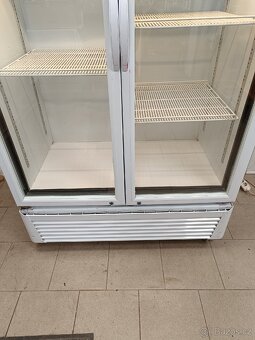 Prosklená vitrína, lednice dvoudveřová - 7