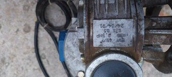 Prodám motor, převodovkou, na vrátek - 7