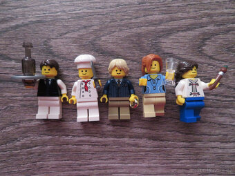 LEGO 10243 Parisian Restaurant - 7