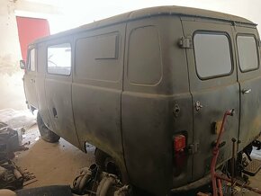 UAZ sanitka vojenská - 7