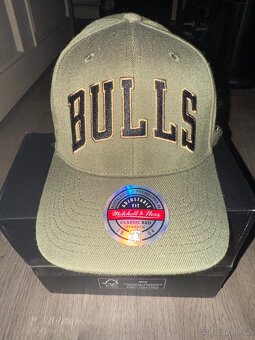 Kšiltovka Mitchell & Ness Bulls - 7