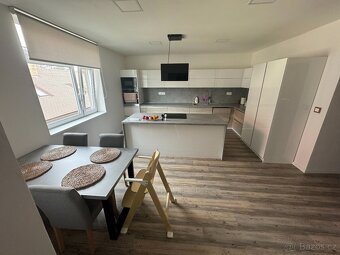 Prodej RD 300m2 - 3 bytové jednotky + garáž, zahrada - 7