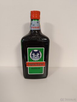 Whisky a další láhve s alkoholem - 7