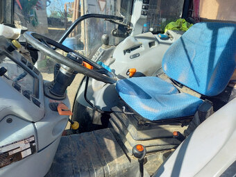 Traktor New Holland T4040F - 7