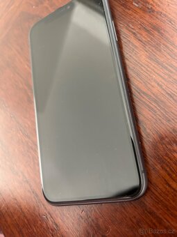 Prodám iPhone 11 - 7