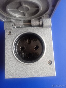 Prodám zástrčky 380V/10A - 7
